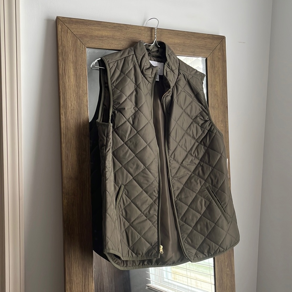 Old navy green vest, L, NWT